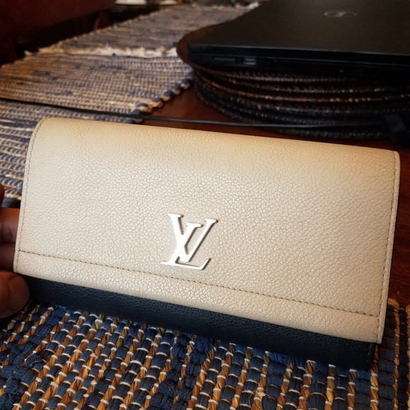 SOLD@! Louis Vuitton Portefeiulle Lock Me 2 Wallet - Picture 6 of 12